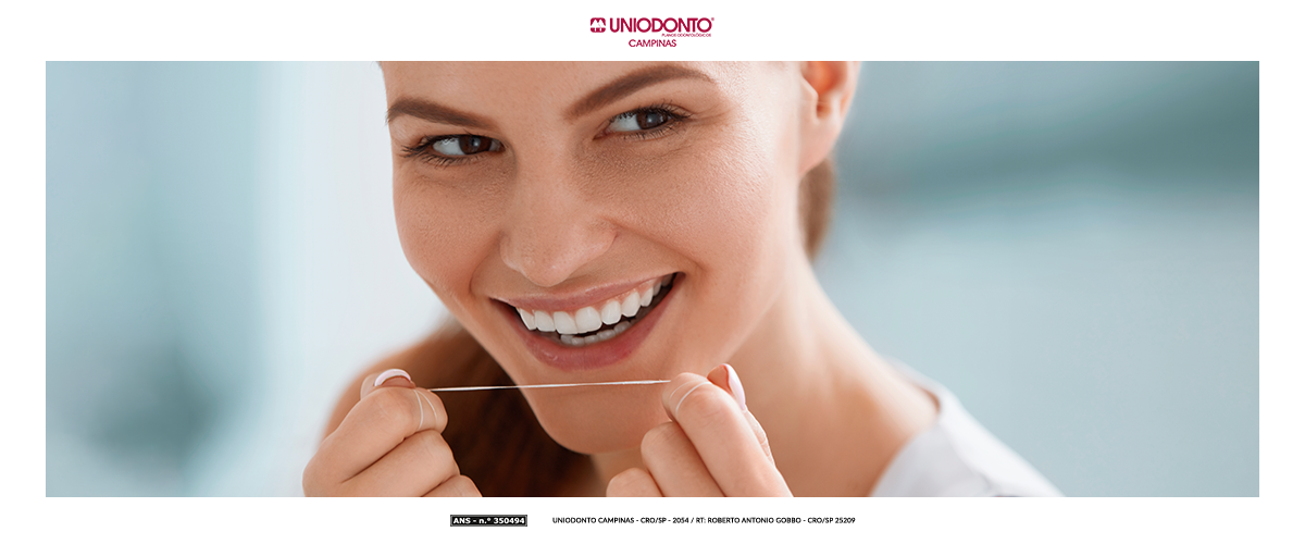 Devo passar fio dental todos os dias?