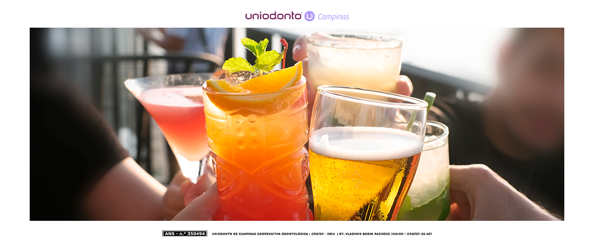No Dia Nacional do Combate ao Alcoolismo, aprenda a proteger seus dentes dos impactos do consumo excessivo de álcool.